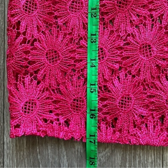 Forever 21 Pink Crochet Top Size Small - Picture 2 of 6